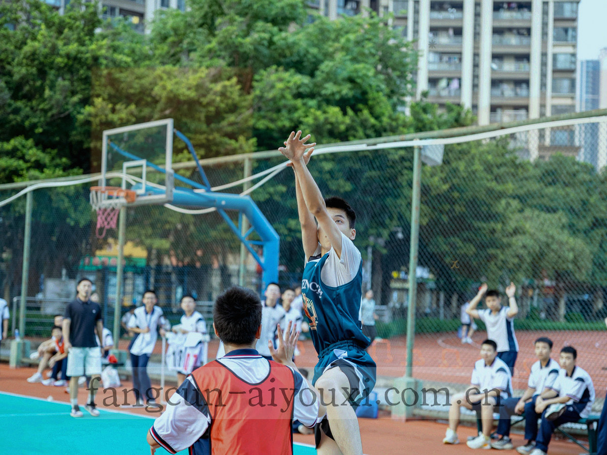 移动端赛程与导航界面示意，关键元素以青与橙高亮